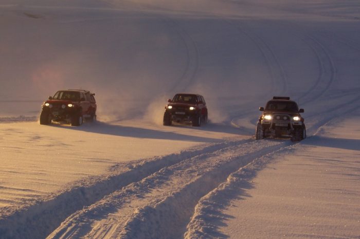Arctic Trucks. Zabawy na śniegu.