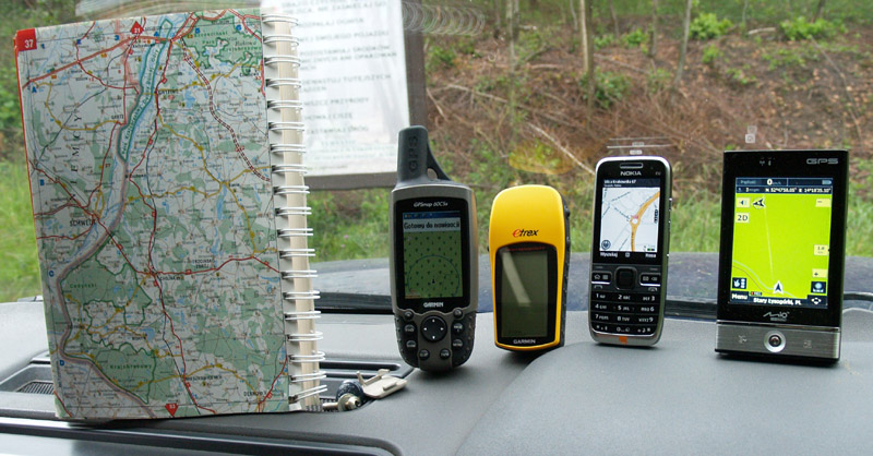 Nawigacja GPS w terenówce.